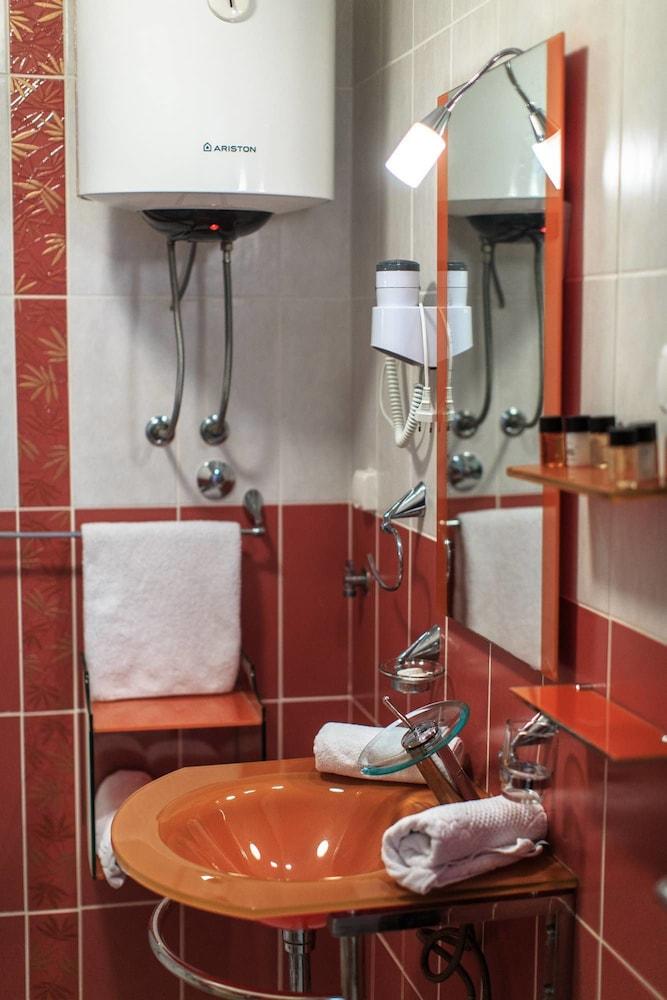 בודווה Villa Imperija Guesthouse מראה חיצוני תמונה