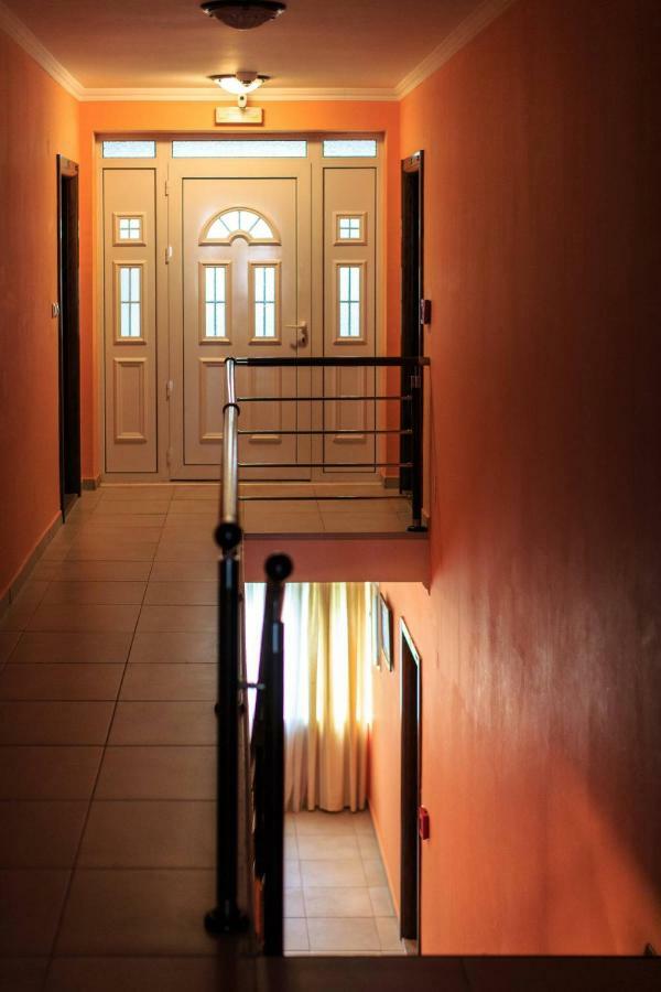 בודווה Villa Imperija Guesthouse מראה חיצוני תמונה